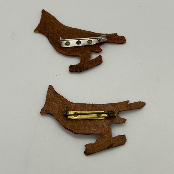 Vintage Cardinal Brooch Handcrafted Leather Birds Hand Painted - Picture 14 of 15